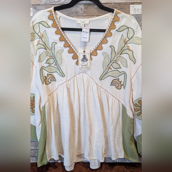 NWT Easel Green And Natural Boho Embroidered Wide Sleeve Tunic - Picture 2 of 16